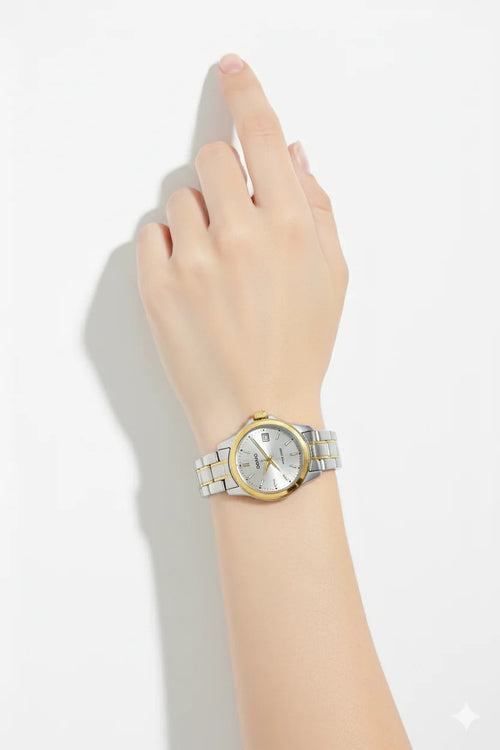 Montre Casio Femme Élégante Bicolore Blanche LTP Ouvrir l’image en plein écran Montre Casio Femme Élégante Bicolore Blanche LTP Montre Casio Femme Élégante Bicolore Blanche LTP